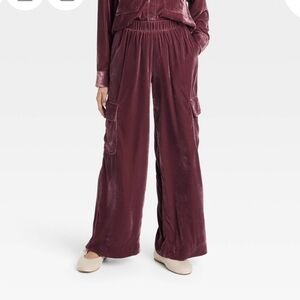Women's Universal Thread Velvet Wide-Leg Pants - Burgundy